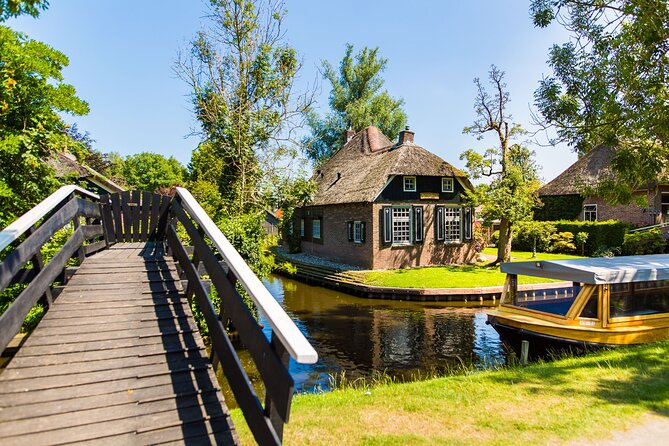 Giethoorn and Afsluitdijk Day Trip from Amsterdam with Boat Trip - How to use your free time in the village