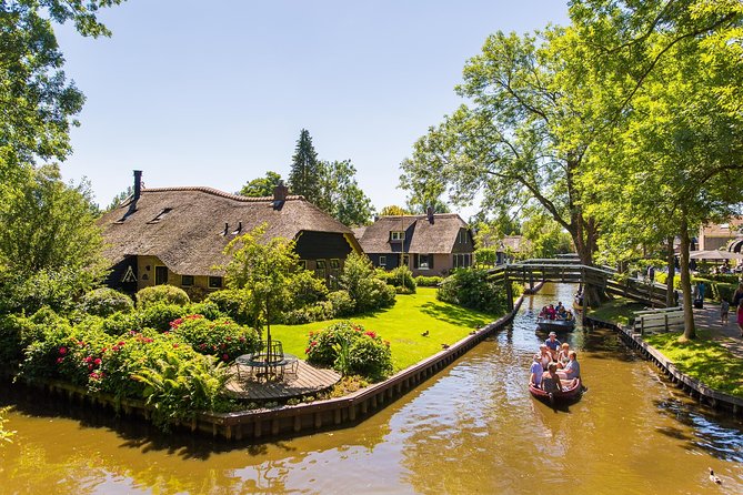 Giethoorn and Afsluitdijk Day Trip from Amsterdam with Boat Trip - Timing, group size, and comfort