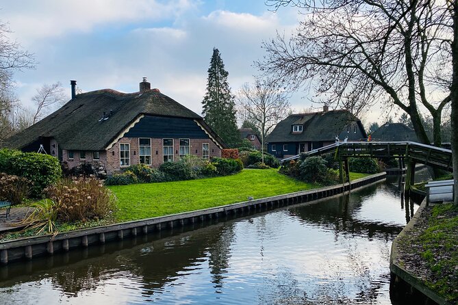 Giethoorn and Zaanse Schans Day Tour Small Group Incl. Boat Ride - One day, two very different Dutch scenes