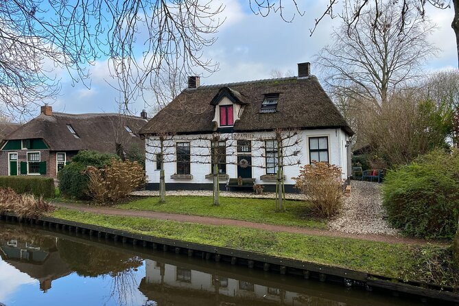 Giethoorn and Zaanse Schans Day Tour Small Group Incl. Boat Ride - Giethoorn by boat and on foot