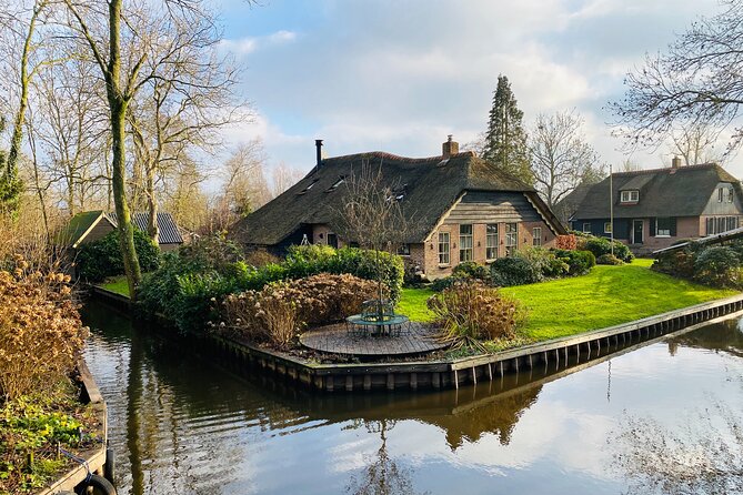 Giethoorn and Zaanse Schans Day Tour Small Group Incl. Boat Ride - What Giethoorn feels like in different seasons