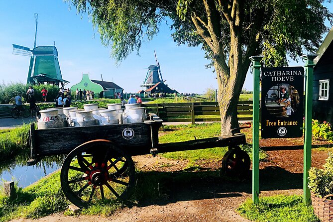 Giethoorn and Zaanse Schans Day Tour Small Group Incl. Boat Ride - The guides make a real difference