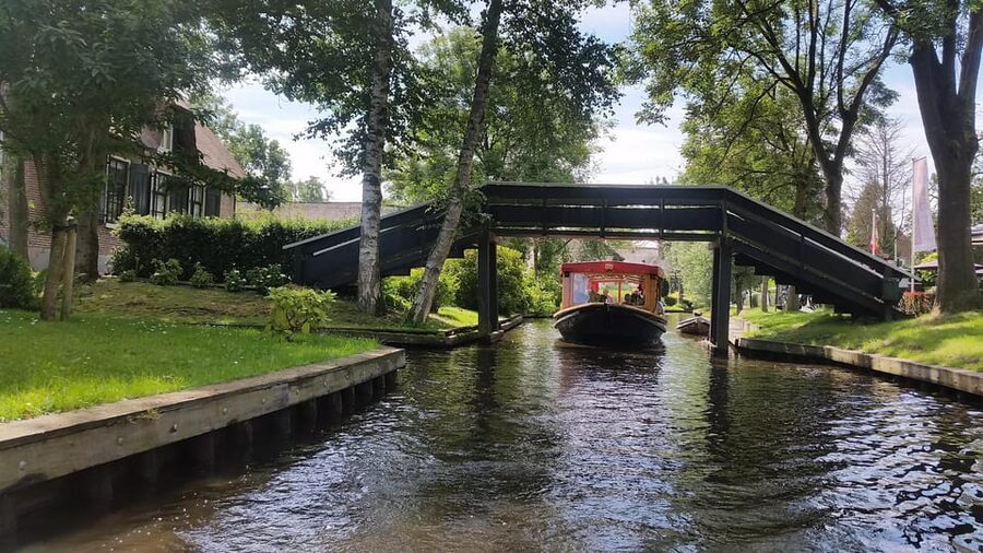 Giethoorn: Canal cruise Giethoorn village and lake - Key points at a glance