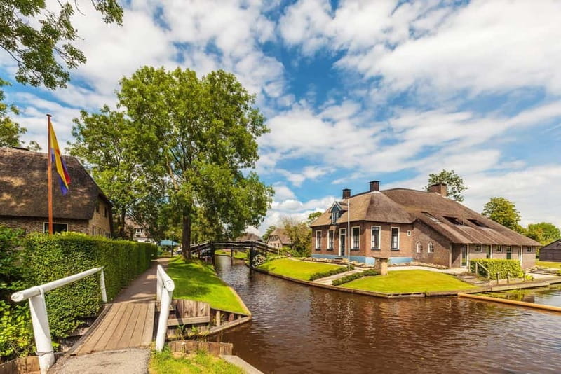 Giethoorn: Canal Cruise & lake Tour & Sightseeing Village - Using the map after the boat returns