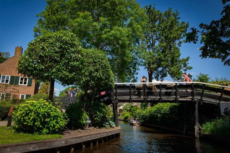 Giethoorn: Canal Cruise & lake Tour & Sightseeing Village - My call: book it or buy locally?