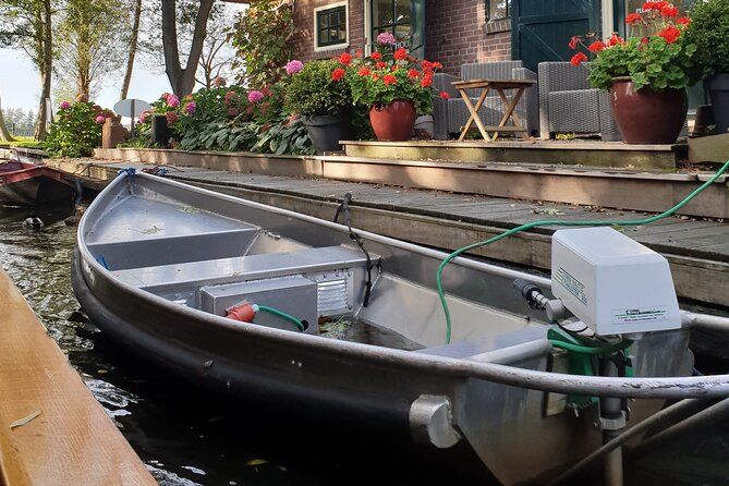 Giethoorn Day Tour from Amsterdam with Small Boat Ride - The one-hour small electric boat ride