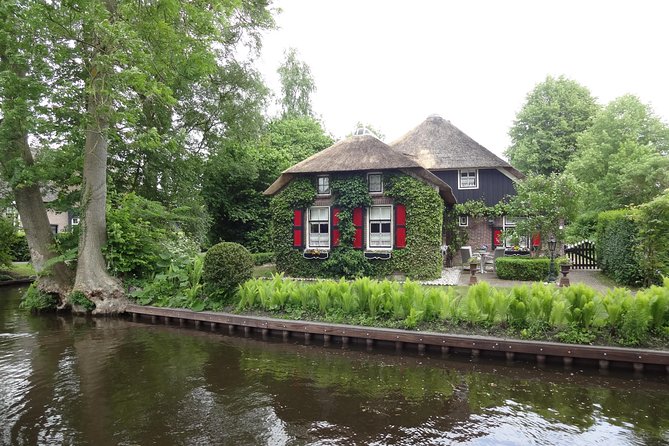 Giethoorn Day Tour from Amsterdam with Small Boat Ride - Lunch and free time in the village