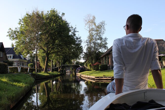Giethoorn Day Trip from Amsterdam With Cruise and Cheeseplatter - A first look at the Venice of the Netherlands