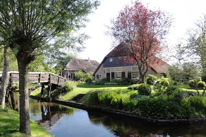 Giethoorn Day Trip from Amsterdam With Cruise and Cheeseplatter - Adding an Amsterdam canal cruise