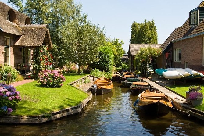 Giethoorn Private Tour & Boat Trip - What the guides add to the experience