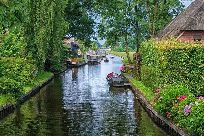 Giethoorn Private Tour, Canal Cruise and Windmills from Amsterdam - Two Dutch icons in one private day