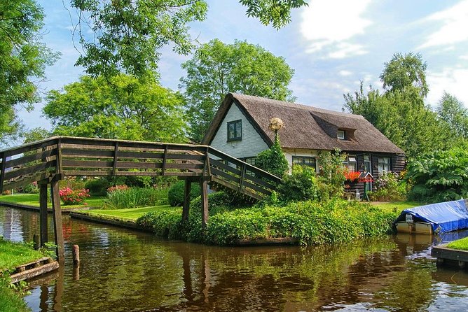 Giethoorn Private Tour, Canal Cruise and Windmills from Amsterdam - Zaanse Schans and its seven windmills