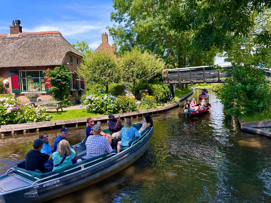 Giethoorn: Round trip from Amsterdam optional guided cruise - The 9 AM coach ride to Giethoorn