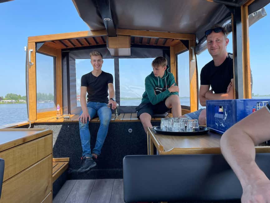 Giethoorn: Sightseeing Boat Tour - The one-hour cruise through Giethoorn