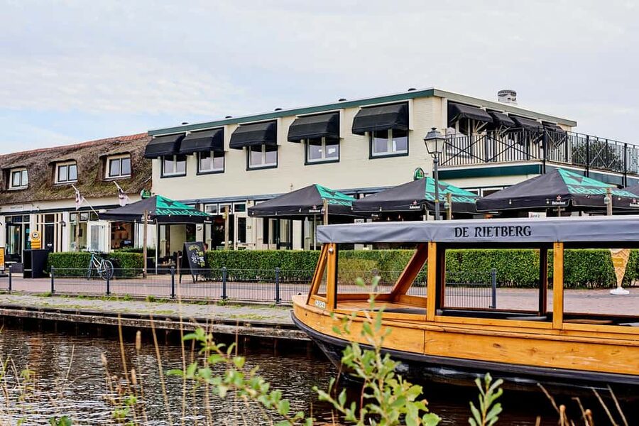 Giethoorn: Sightseeing Boat Tour - A relaxed way to see the village