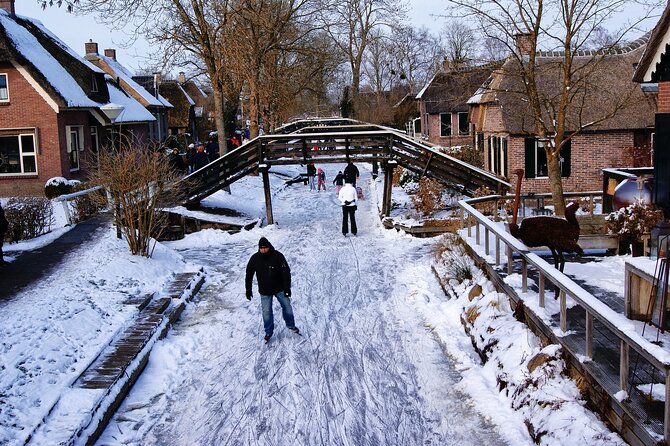 Giethoorn Small-Group Tour from Amsterdam (Max. 8 People) - What the guide adds to the day