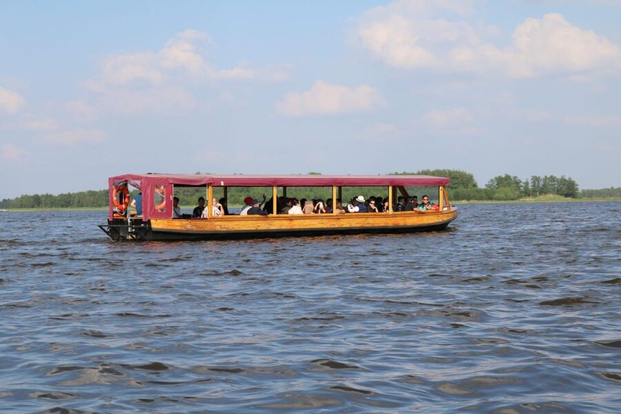 Giethoorn: Village & National Park Canal Cruise with Coffee - Starting at Koppers Giethoorn
