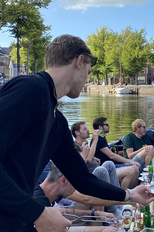 Groningen: City canal cruise (with unlimited drinks) - Seeing Groningen from Schuitendiep