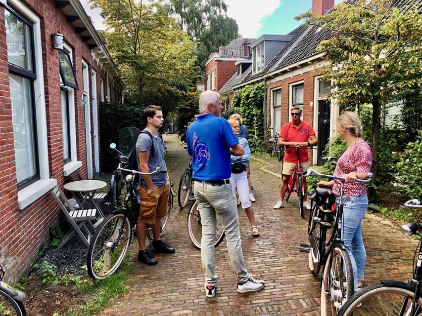 Groningen: City Highlights Bike Tour - Grote Markt, Forum, and the Student City