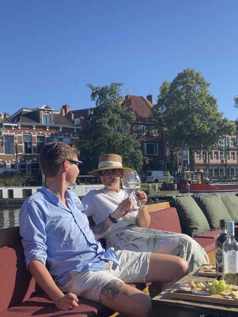 Groningen: Evening Cheese and Wine cruise - Setting out through Het Verbindingskanaal