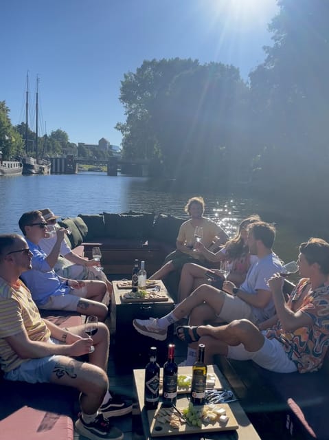 Groningen: Evening Cheese and Wine cruise - Noorderhaven and its unusual floating homes