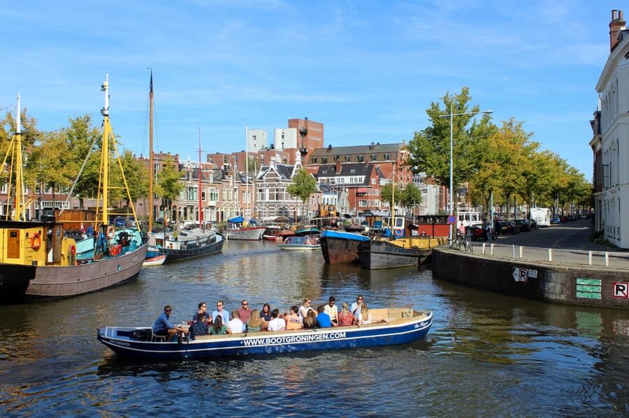 Groningen: Evening Cheese and Wine cruise - Why the 15-person limit changes the experience