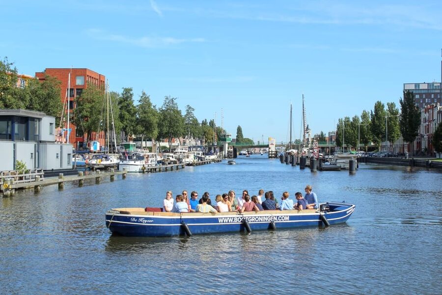Groningen: Evening Cheese and Wine cruise - Who will get the most from this Groningen cruise