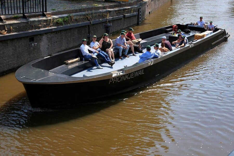 Groningen: Open Boat City Cruise - The route between the station and the museum