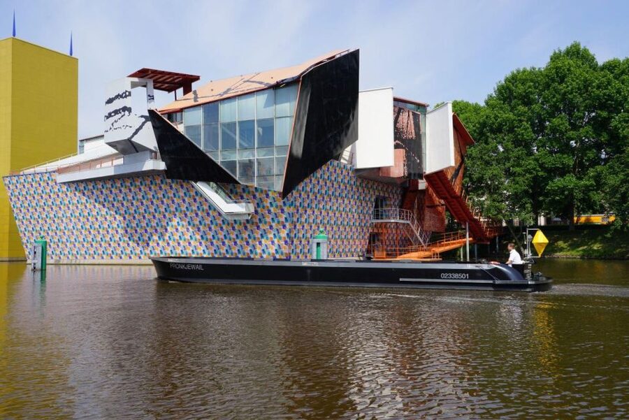 Groningen: Open Boat City Cruise - The audio guide in English, Dutch, and German