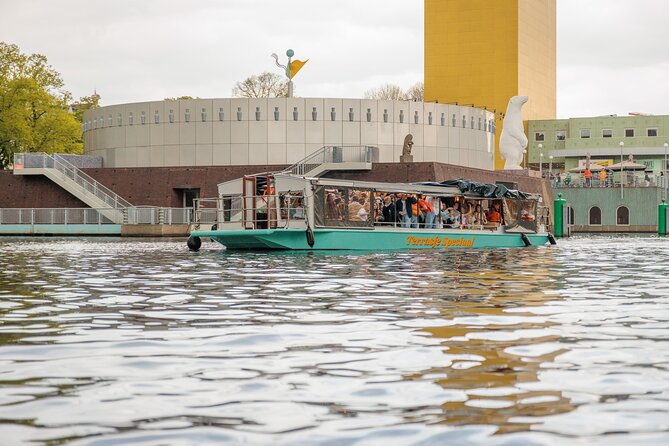 Groningen: Terrace Boat Experience with a Cozy Bar: 1 hour - Drinks, snacks, and the floating terrace mood