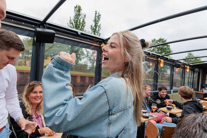 Groningen: Terrace Boat Experience with a Cozy Bar: 1 hour - Roof open in sunshine, closed in rain