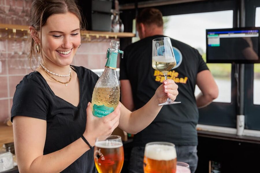 Groningen: Terrace Boat Experience with a Cozy Bar - Finding the landing beside Groningen Central Station
