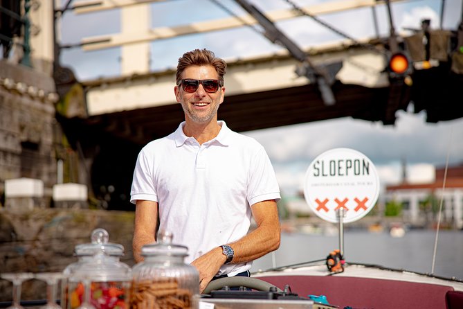 Guided Amsterdam Canal Cruise – Snacks & Drinks on board(1 Hour) - Herengracht and the homes of wealthy merchants