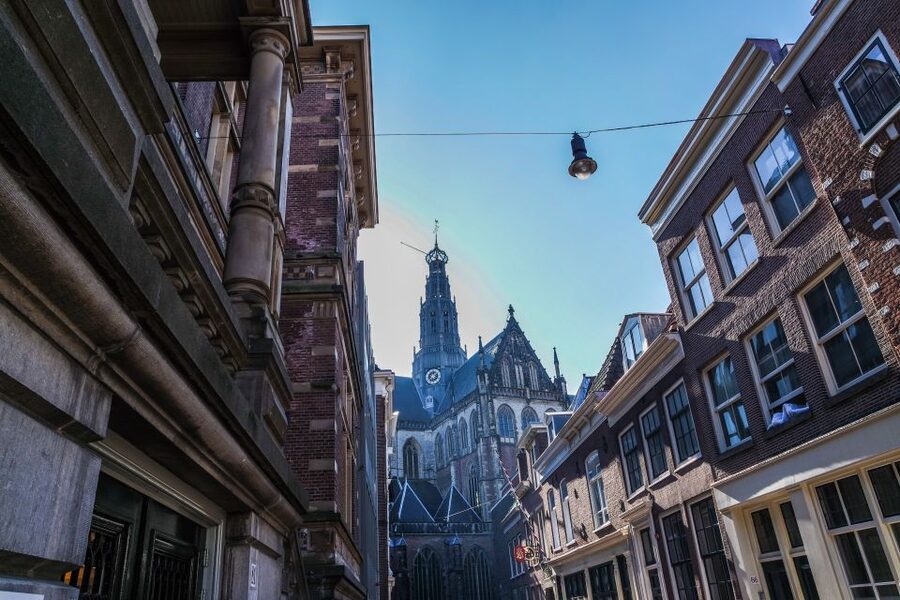 Haarlem: City Highlights Walking Tour - Teylers Hofje and Hofje van Bakenes