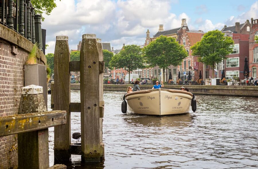 Haarlem: De Adriaan Windmill Tour + Open Canal Cruise - Teylers Museum and the middle of the cruise