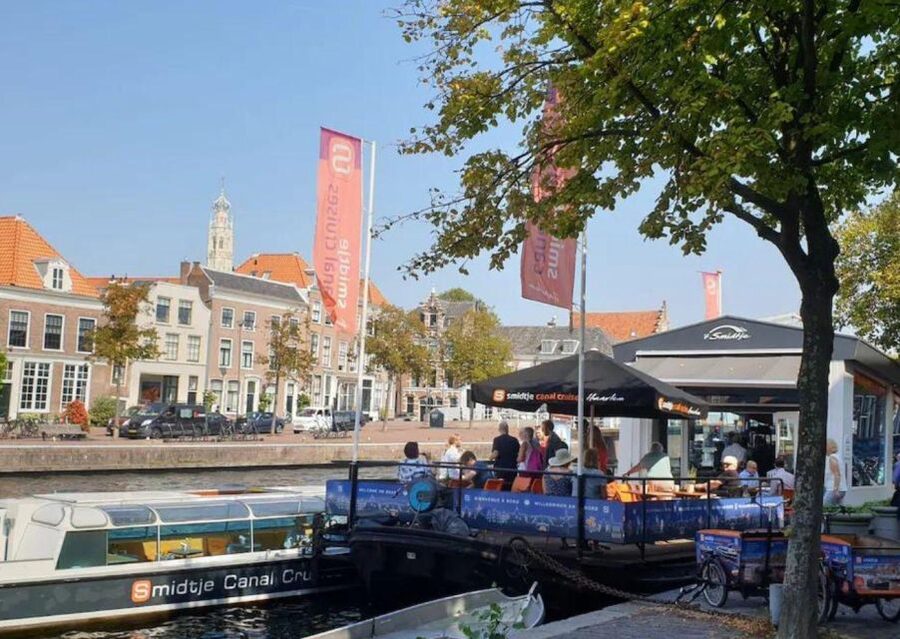 Haarlem: Dutch Windmill & Spaarne River Sightseeing Cruise - Finding the boat near Teylers Museum