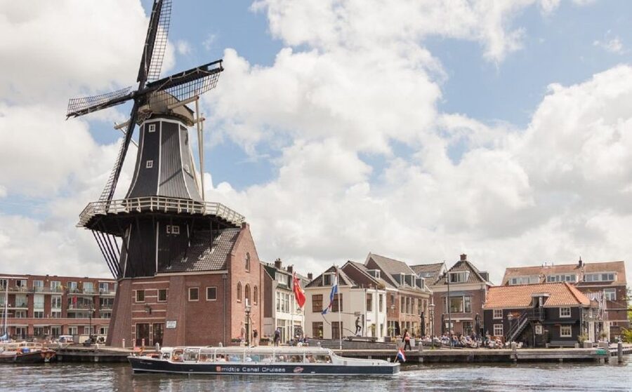 Haarlem: Dutch Windmill & Spaarne River Sightseeing Cruise - Covered, heated, or semi-open?