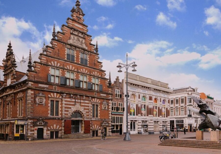 Haarlem: Frans Hals Museum Entrance Ticket with Audio Guide - The seven-minute walk to HOF Frans Hals Museum
