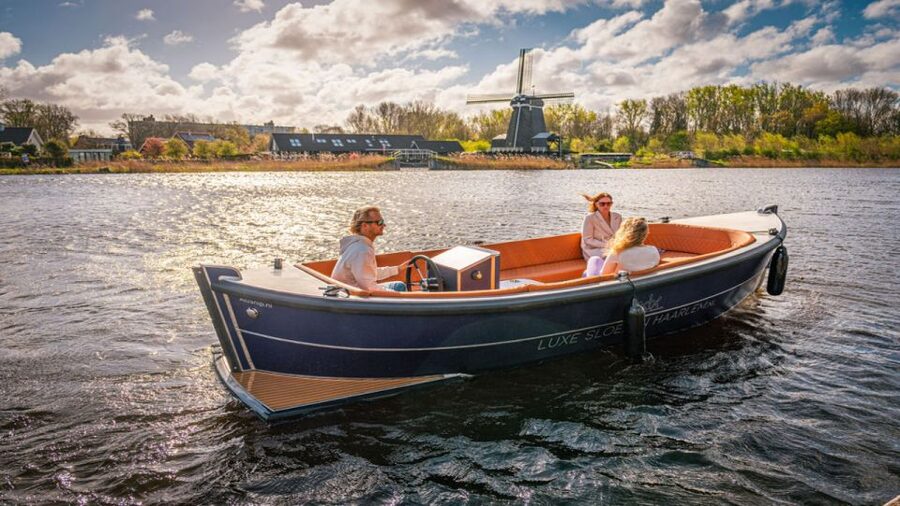 Haarlem: Self-Drive Private Electric Boat Rental - Following the old canals through Haarlem