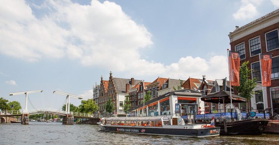 Haarlem: Sightseeing Canal Cruise through the City Center - Following the Spaarne through Haarlem