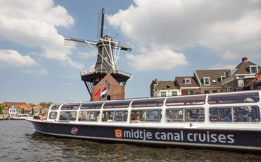 Haarlem: Sightseeing Canal Cruise through the City Center - Windmill De Adriaan from the canal