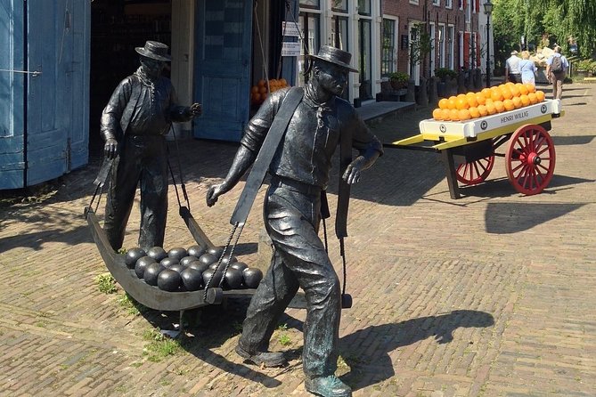 Half-Day Edam and Volendam Private Walking Tour from Amsterdam - A quiet hofje and Dutch social life