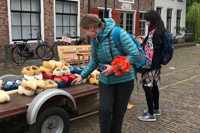 Half-Day Edam and Volendam Private Walking Tour from Amsterdam - Staying for smoked eel and lunch