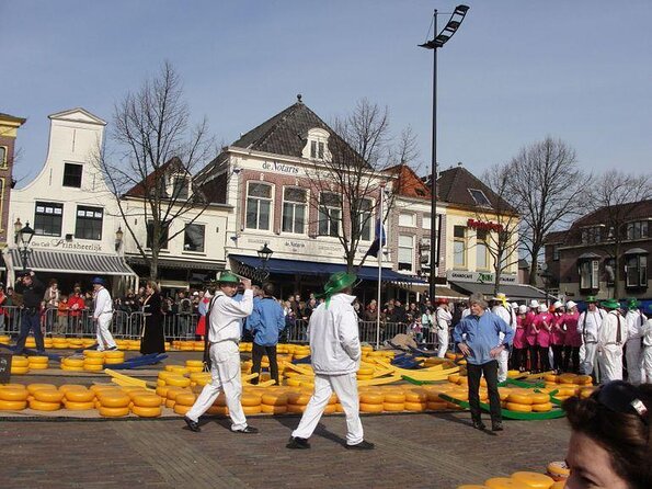 Half-Day Edam and Volendam Private Walking Tour from Amsterdam - Who should book this four-hour outing