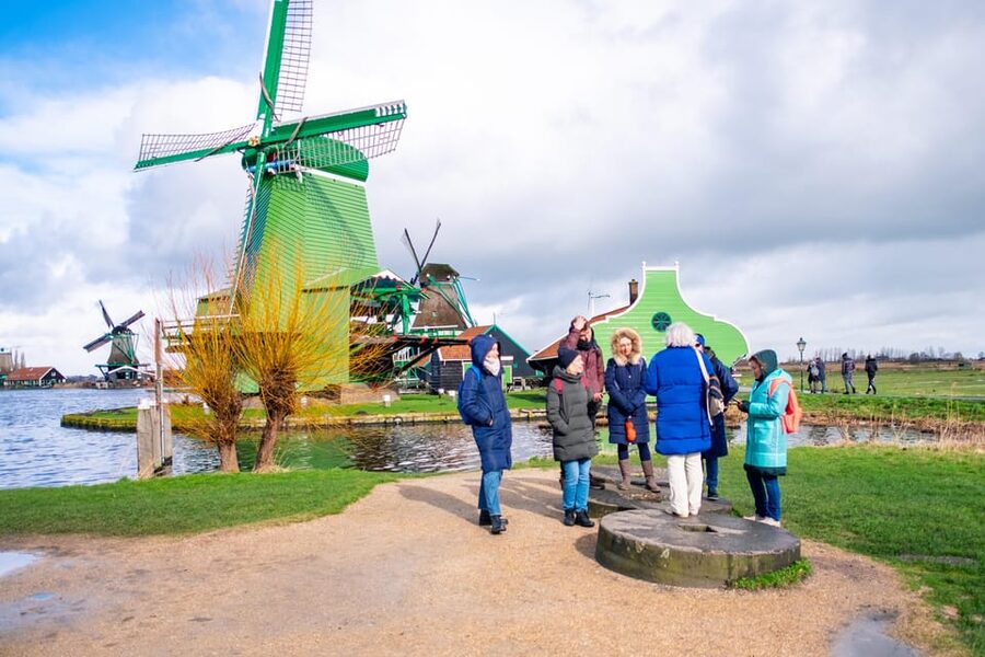 Half-Day Private Guided Sightseeing Tour of Zaanse Schans - What the guide adds