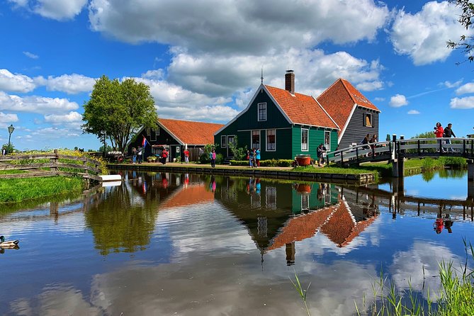 Half-Day Private Guided Sightseeing Tour of Zaanse Schans - First views of Zaanse Schans