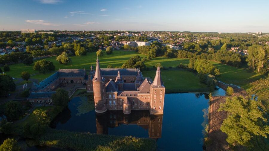 Hoensbroek: Entry Ticket to Hoensbroek Castle - The dungeon is theatrical, not just gloomy