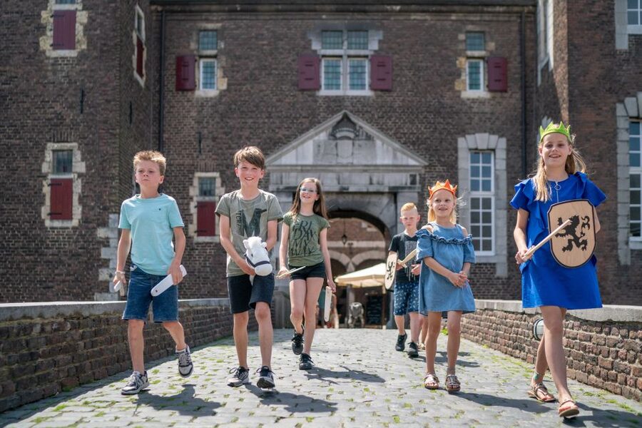 Hoensbroek: Entry Ticket to Hoensbroek Castle - A self-guided visit works best with the right expectations