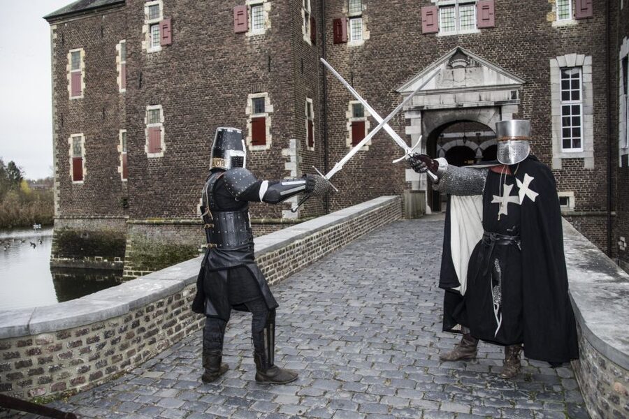Hoensbroek: Entry Ticket to Hoensbroek Castle - More than 40 rooms, with no guide setting the pace
