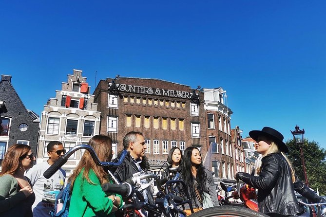 Humans of Amsterdam: Cultural Walking Tour incl. meeting 2 locals - One hour through the Canal Belt